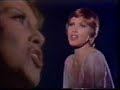 ginamaria cantando una de sus canciones, 