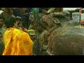 chalo shiv shankar ke mandir me bhakto shiv ji ke charno me sar ko jhukaayen