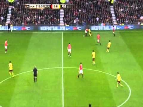 Samir Nasri passe un petit pont à Evra