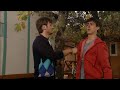 Con el culo al aire - Dani besa a Dulce