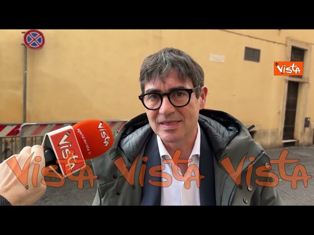 Fratoianni: Manovra di Meloni piena di tagli, solo soldi per nuove armi