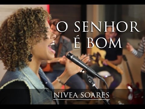 Nívea Soares 