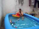 un ratico en la piscina