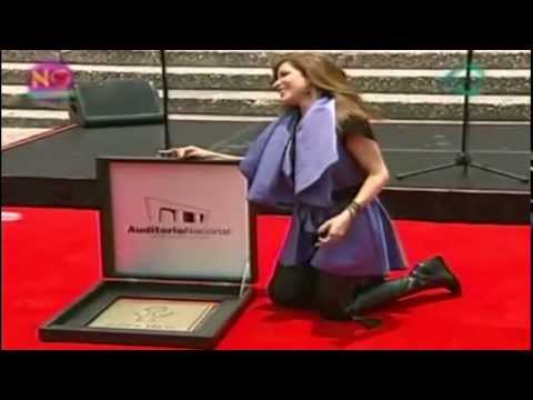 devela - Devela Gloria Trevi placa en el Paseo de las Lunas en el Auditorio Nacional / Gloria Trevi unveils plaque on the Walk of Moons at the National Auditorium Glo...