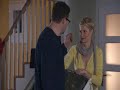 : Synowie Karolaka zarabiają piorąc