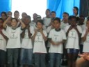 Bruno cantando no Coral