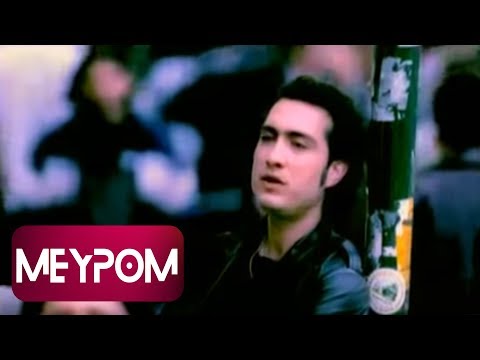Download Kıraç - Bir Garip Aşk Bestesi (Official Video) Kıraç - Bir Garip Aşk Bestesi (Official Video)