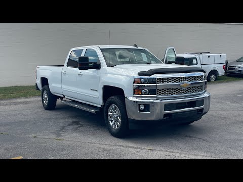 Used 2019 Summit White Chevrolet LT image 1