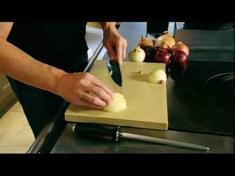 how to properly chop an onion