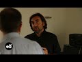+ de vid�os sur www.off.tv // rencontre totalement extraordinaire avec andr� manoukian, dans son immense appartement parisien pour �voquer son dernier disque, un savant m�lange de piano, de duduk (instrument arm�nien) et de forces mystiques �manant des montagnes arm�niennes. enregistr� entre chamonix et paris, emprunt d'une po�sie certaine et r�solument intriguant : impossible de deviner que monsieur manoukian est derri�re. et pourtant...un pinc�e de jazz, beaucoup de charme, oui, c'est bien tout lui.