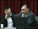 Disertación sobre la situación actual de la Cuenca Matanza-RiachueloMONDINO INSISTIRA PARA QUE SE CUMPLA EL FALLO DE LA CORTE SOBRE EL RIACHUELO El Ombudsman nacional aseguro que la ACUMAR es ineficaz porque no esta cumpliendo con el fallo del Máximo Tribunal. El Defensor del Pueblo de la Nación, Eduardo Mondino, aseguró  que exigirá al juez el cumplimiento de los plazos que fueron fijados a la ACUMAR porque, de lo contrario, irá a la Corte Suprema de Justicia ya que las metas son posibles y son parte de este plan que constituye un paradigma en derechos ambientales.  Tras las dos presentaciones realizadas por la Autoridad de Cuenca Matanza-Riachuelo, Mondino aseguró que el Juez de Ejecución, en su resolución del 22 de octubre, reconoce todas las falencias resaltadas por el Cuerpo Colegiado e intima a corregirlas, pero al no aplicar sanciones estamos analizando si opera como modificación del fallo de la Corte.La sentencia de la Corte fijó un programa obligatorio, con plazos y sanciones en caso de incumplimientos injustificados y nos encomendó a realizar el control del Plan de la cuenca a través de un cuerpo colegiado encabezado por la Defensoria del Pueblo de la Nación que en sus dos informes encontró que la ACUMAR es ineficaz destacó el Ombusdsman.Mondino detalló que, tras las pruebas presentadas, el Cuerpo Colegiado le pidió al Juez Federal de Quilmes, Dr. Luis Armella, que aplique multa diaria a la Presidente de la Autoridad de Cuenca por la falta de inspecciones a todas las industrias, la ausencia del informe sobre la calidad del aire, por la insuficiencia del informe con datos sueltos sobre agua superficial y subterránea que no resulta claro y por las deficiencias del sistema de información ambiental.El Defensor del Pueblo disertó sobre la Situación actual de la Cuenca Matanza-Riachuelo Invitado por la Academia Nacional de Farmacia y Bioquímica, a través de su  Presidente, Dr. Modesto Carlos Rubio, y como parte del ciclo Contribución de las Ciencias Básicas a un estudio de la contaminación ambiental.En su presentación, el Ombudsman destaco el fallo del Máximo Tribunal al que calificó como un proceso judicial inédito, a favor de los daños colectivos, y que procura mejorar la calidad de vida, recomponer el ambiente y prevenir los daños futuros.Mondino detalló las recomendaciones que el organismo a su cargo elevó a los distintos poderes del Estado, el seguimiento, la evaluación y el control de esas presentaciones. A su vez, resumió las causas por las que desarrollaron el primer informe sobre el tema, originado a través de las denuncias de una particular y de la Asociación de Vecinos de la Boca partimos de tres ejes: la situación sanitaria del lugar, por lo que toda intervención no debía estar fuera de un planteamiento sobre los derechos humanos de los habitantes cercanos a la cuenca; los graves síntomas de la degradación ambiental y los causantes de ese efecto como la actividad industrial, el polo petroquímico, los depósitos clandestinos, los servicios sanitarios y, en tercer lugar, el caos que rodeaba al Comité Ejecutor Matanza Riachuelo, encargados de encarar la solución del problema.Finalmente, el Defensor recordó que su intervención fue para se resguarden los intereses de incidencia colectiva de 7 millones de habitantes con el objetivo de garantizar el derecho a disfrutar del ambiente sano como bien jurídico protegido constitucionalmente en los artículos 41 y 43 de la Constitución Nacional.DEFENSOR DEL PUEBLO DE LA NACIONPRENSA Y DIFUSION 153/08   31/10/08