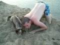 videos de Giza & Fede playing on the beach