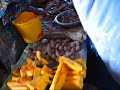Marche ou les femmes vont acheter des condiments (faire des courses en malien).Les femmes maliennes n'aiment pas trop être filmées en général.