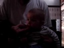 Thomas comendo Mexirica (mandarin)