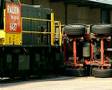 Trein rijdt truck omver in Oosterhout