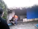 Tentando takar felipao na piscina :D