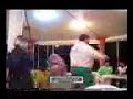 یک ویدئوی جالب (احتمالاً قدیمی) از حسین رضازاده- وزنه بردار ایرانی در حال رقص با آهنگ خارجی. به نظرم در یک مکان عمومی باشه!