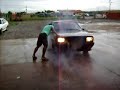 Tiag�o Bofete (estourando pneu).