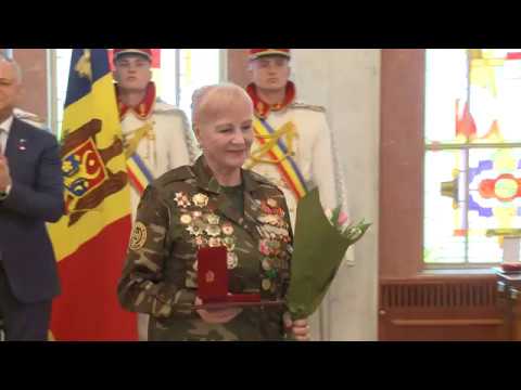 Igor Dodon a conferit distincții de stat unor doamne remarcabile din Republica Moldova