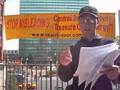 A Chinese man standing before the United Nations building to protest the World Health Organization to mislead the public, and various appeals sexual restraint, we cherish the energy
