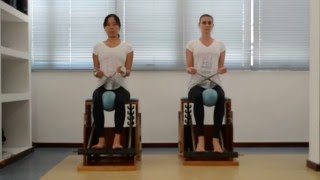 Pumping Parallel na Cadeira com a Faixa Elástica