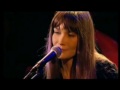 v�deo da carla bruni ao vivo in trianon concert tocando e cantando 