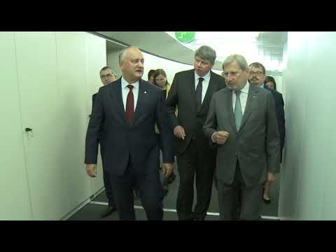 Igor Dodon a avut o întrevedere cu Johannes Hahn