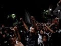 Diretas J�! Torcida vibra com o resultado..