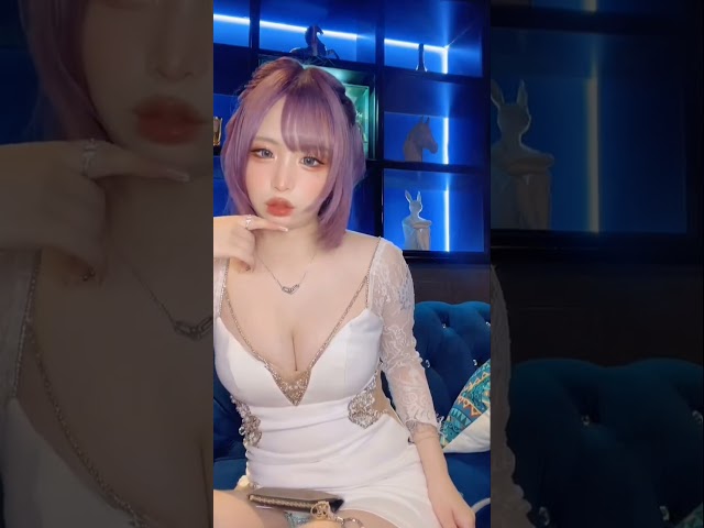 キャバ嬢　パンチラ