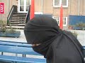 Caz! Ramon naar de slager in Burka Caz! Ramon naar de slager in Burka