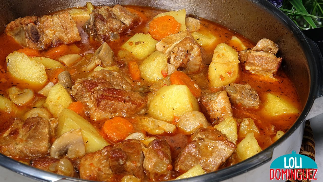 Imagen del estofado de costillas con patatas recién servido