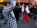 秋葉原オタ芸で女子高生爆笑 Akihabara otaku dance