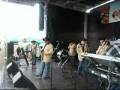 los AUSENTES EN EL CEMENTERIO TOCANDO MIENTES TAMBIEN