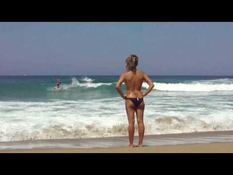 Surf San Sebastian en la playa de la Zurriola Donostia