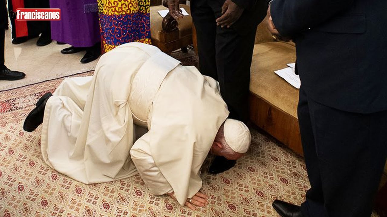 [Papa Francisco beija os pés de líderes do Sudão do Sul]