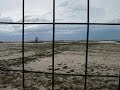 Ortona, Campo minato Eni_2 (a cura di Adriana Martino). Ecco un altro territorio con vista sul mare invaso dalla Società Eni, tra trivellazioni e danni all'ambiente e alla salute della popolazione.Ortona è una città sotto assedio della Chimica e dell'ENI. Con quali visibili o invisibili vantaggi finora per la città? ESATTAMENTE NESSUNO. VISIBILISSIMI INVECE SONO I DANNI.Editato by Ortonacity: http://www.ortonacity.ilcannocchiale.it