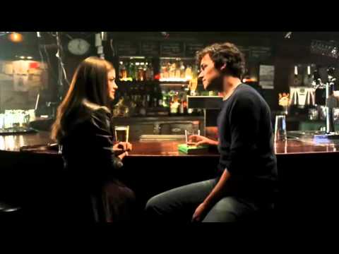 pretty little liars 1x01 Rencontre entre Aria et Ezra
