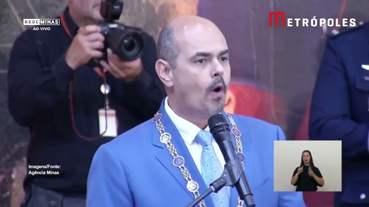 Troca de farpas entre prefeito e governador marca cerimônia em MG