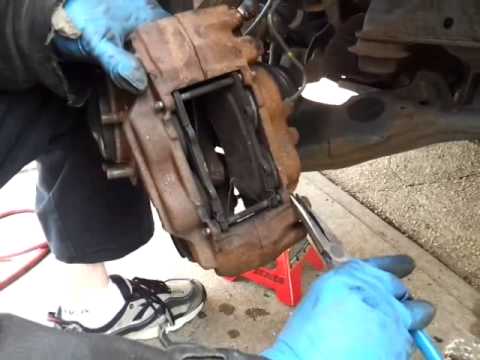 how to bleed brakes on a 2004 toyota 4runner