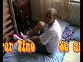pliz08 d�fi 126 se gratter la tete avec son pied