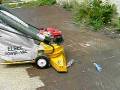 videos de Industrial Vacuum cleans litter and garbage Elgee Mfg.mov