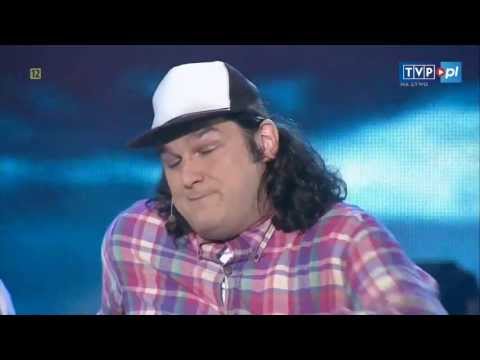 smile - Na oceanie spalił się statek wycieczkowy. Część pasażerów pływa na pontonie ratunkowym. Co na nim robić na środku oceanu? Kabaretowy Klub Dwójki na Wakacjach...