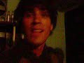 Cantando en casa del alien