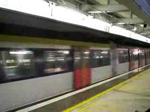 往上水列車 ( MLR ) 駛離港鐵大埔墟站 P2