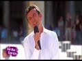 g�rald dahan fait son one man sauvage sous les fen�tres de christine albanel au palais royal autour de son spectacle sarkoland.