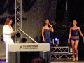 Cassandra balla durante le esibizioni di Susy e Francesco
