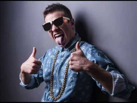 Mostro - Quasi tutti i feat di Mostro in una sola canzone, Big Up a lui e al DISAAAGGIIO. Enjoy. ........................................................................
