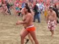 videos de Nieuwe Jaar Dutsch peaple going to cold water
