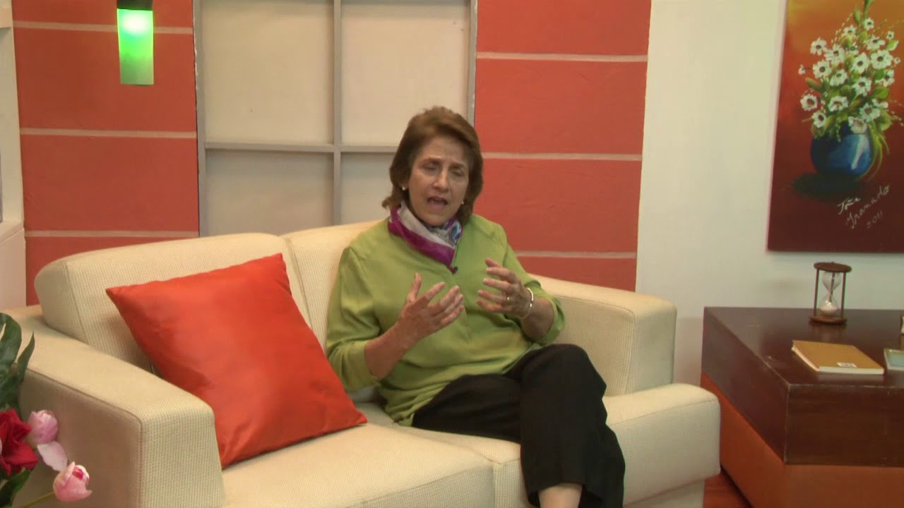 PADRE CESAREO GIL CON LA  DRA. MARIA DE FLEURY  3ra. Parte por TVFAMILIA.