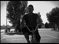 Videoclip no oficial de la canción Monochrome de Yann Tiersen (Le phare, 1998). Grabado y montado entre agosto y septiembre de 2006 en Valladolid.Mi agradecimiento a: Fernando, por estar siempre ahí cámara en mano, dispuesto incluso a jugarse la vida en un travelling vertiginoso.Luismi, por hacer tan bien de hombre monocromo, por fumar, por pedalear con una broca y por ayudarme tanto en el duro proceso de montaje. Roberto, por el viñeteo, el leit motiv y su apoyo desde el primer momento.Dunia, por ser la musa del videoclip.Rodri, ¡por la bici!A ellos y a Elena, Eva, Jose, Lucía, Miguel y Luisma, por sus ideas, por el atrezzo, por sujetar y transportar cacharros de todos los tamaños y colores, por venir con la ropa que tocaba, etc, etc, etc.Y, por supuesto, a Yann Tiersen, por canciones como ésta.¡ Visita www.yanntiersen.org !Monochrome by Yann Tiersen (Le phare, 1998). Unofficial videoclip made in Valladolid (Spain) between August and September 2006.Letra/Lyrics:Anyway, I can tryAnything it's the same circleThat leads to nowhere and I'm tired now.Anyway, I've lost my face,My dignity, my look,Everything is goneAnd I'm tired now.But don't be scared,I found a good job and I go to workEvery day on my old bicycle you loved.I am pilling up some unread books under my bedAnd I really think I'll never read again.No concentration,Just a white disorderEverywhere around me,You know I'm so tired now.But don't worryI often go to dinners and partiesWith some old friends who care for me,Take me back home and stay.Monochrome floors, monochrome walls,Only absence near me,Nothing but silence around me.Monochrome flat, monochrome life,Only absence near me,Nothing but silence around me.Sometimes I search an eventOr something to remind,But I've really got nothing in mind.Sometimes I open the windowsAnd listen people walking in the down streets.There is a life out there.But don't be scared,I found a good job and I go to workEvery day on my old bicycle you loved.Anyway, I can tryAnything it's the same circleThat leads to nowhere and I'm tired now.Anyway, I've lost my face,My dignity, my look,Everything is goneAnd I'm tired now.But don't worryI often go to dinners and partiesWith some old friends who care for me,Take me back home and stay.Monochrome floors, monochrome walls,Only absence near me,Nothing but silence around me.Monochrome flat, monochrome life,Only absence near me,Nothing but silence around me.